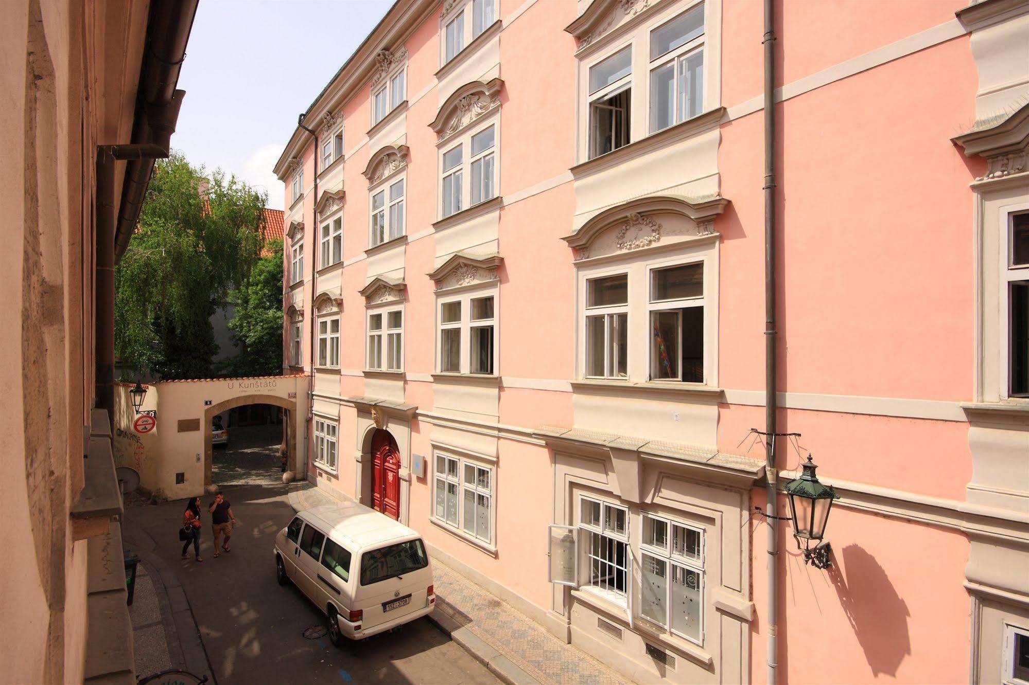 The Green Garland Pension - Prague — Photos 1