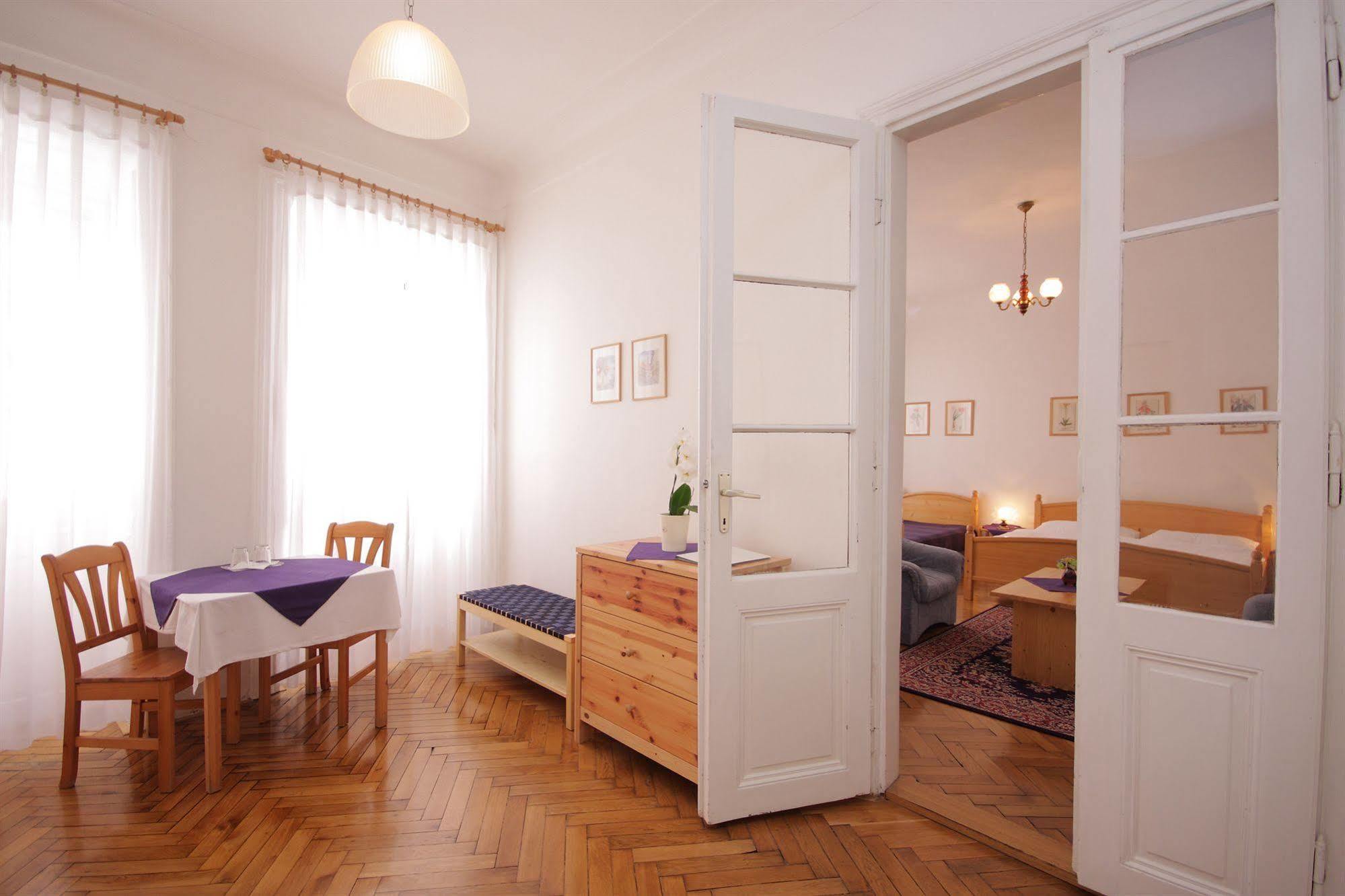 The Green Garland Pension - Prague — Photos 3